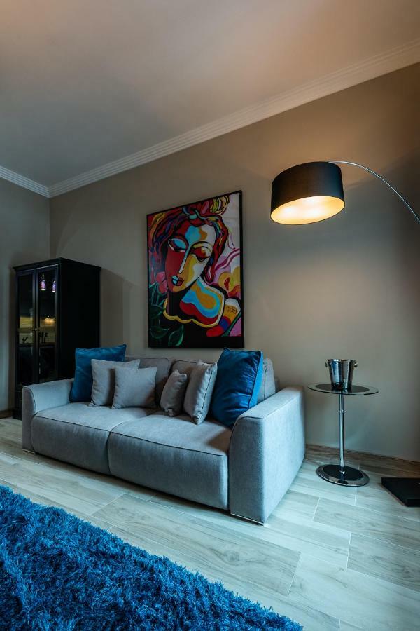 Center Of The Center, The Grand Deluxe Apartmán *